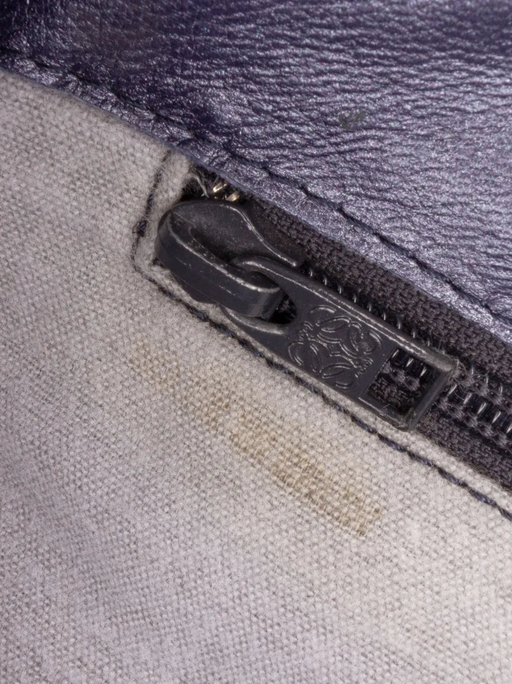 Pre-OwnedLoewe Pre-Owned20th Century Anagram Leather shoulder bag