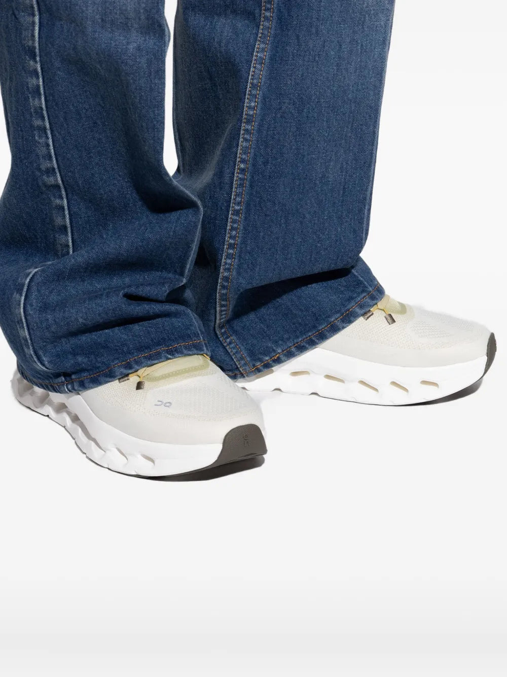 On Running On Cloudtilt Sneakers