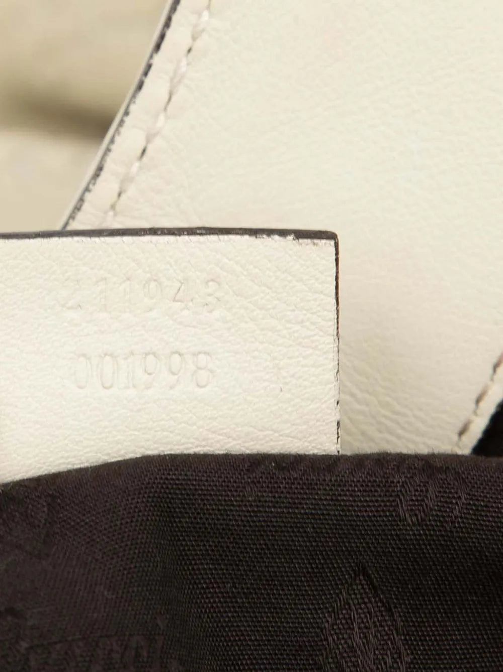 Pre-OwnedGucci Pre-Owned2000-2015 Large Guccissima Sukey tote bag
