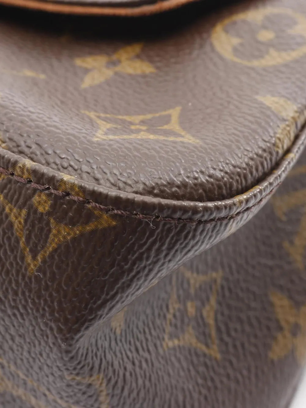 Pre-OwnedLouis Vuitton Pre-Owned2002 Monogram Mini Looping shoulder bag