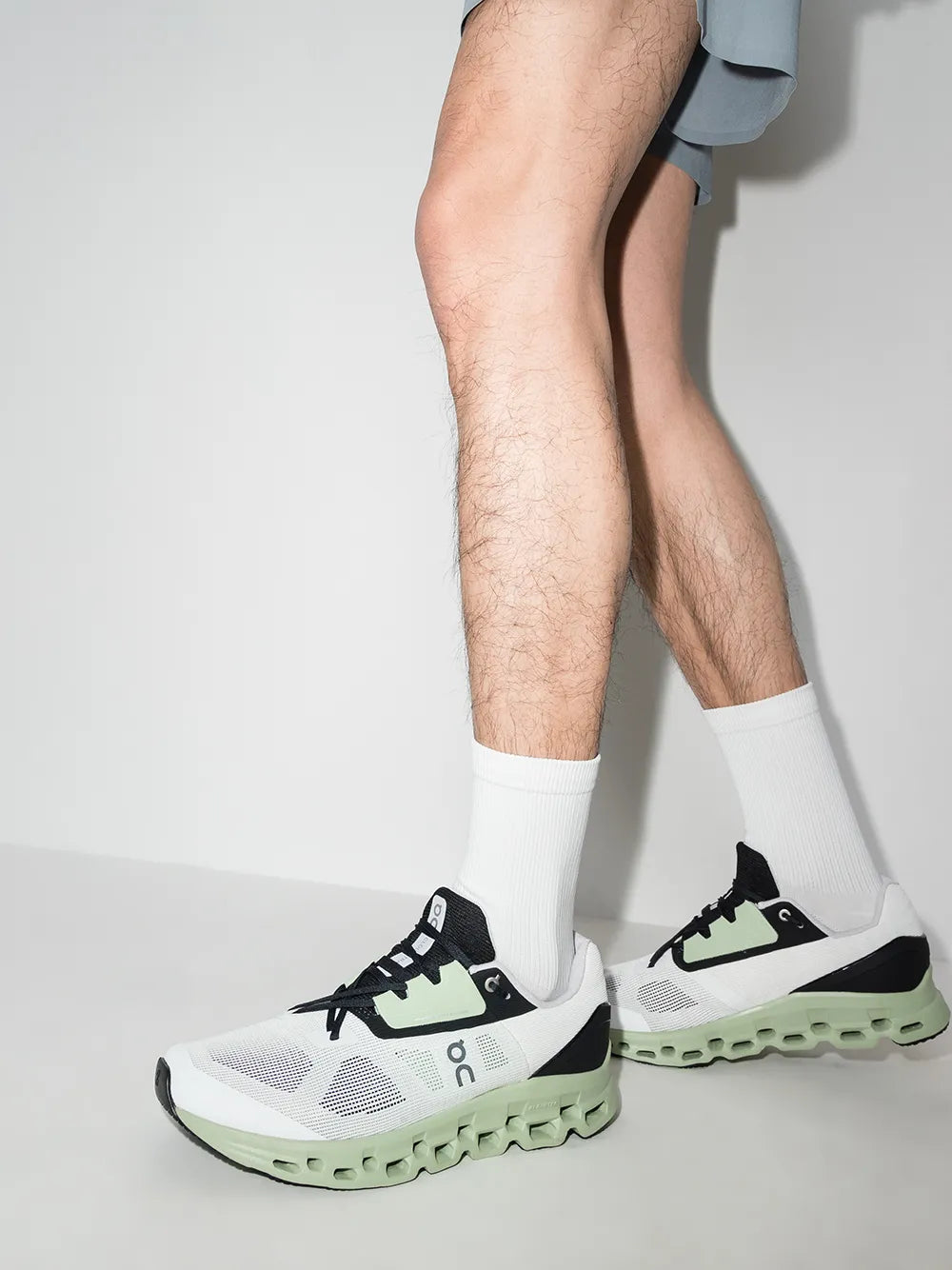 On Running Cloudstratus Low-Top Sneakers