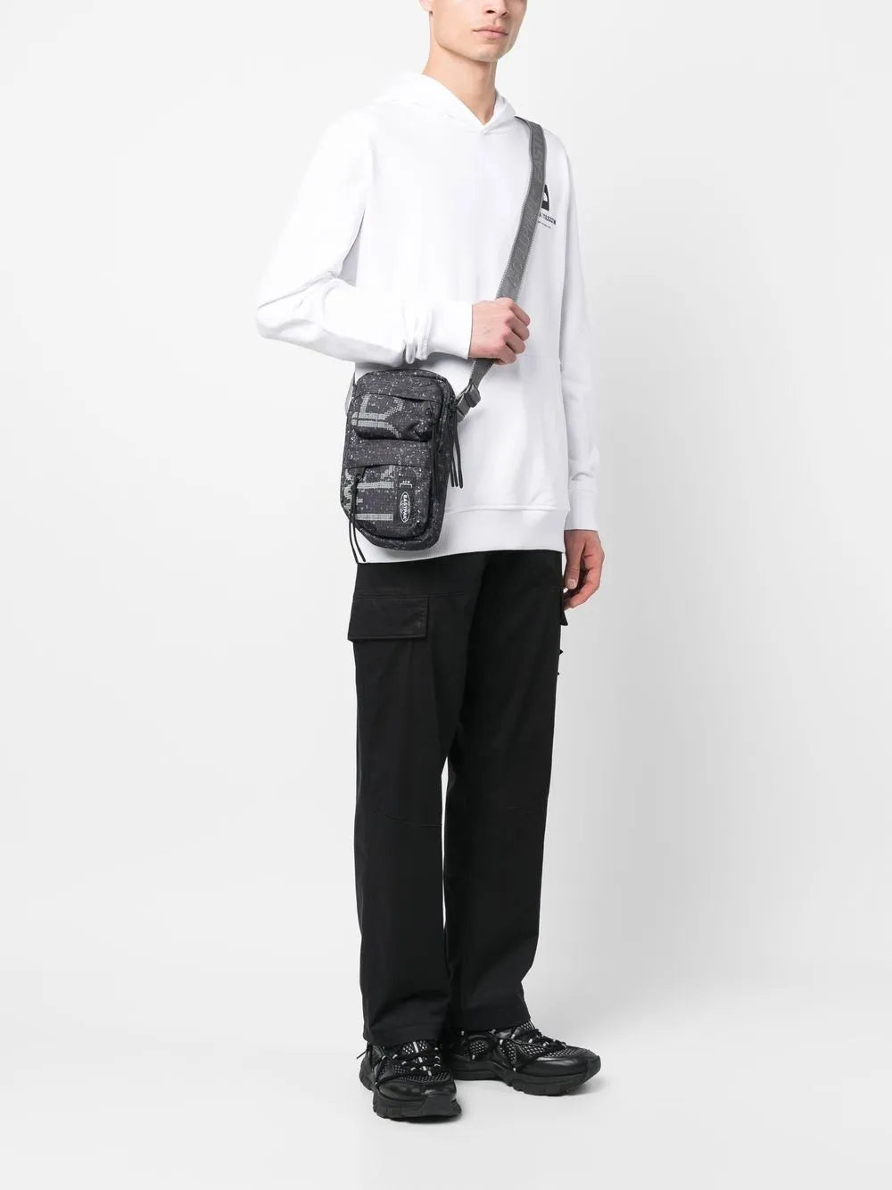 Eastpaklogo-print messenger bag