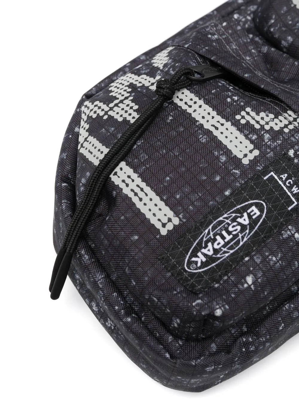 Eastpaklogo-print messenger bag
