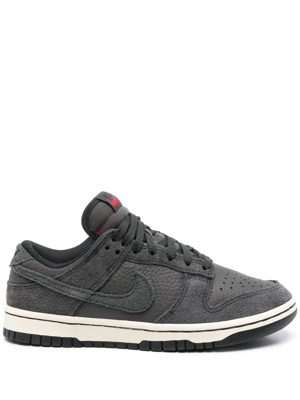 Dunk Low Sneakers