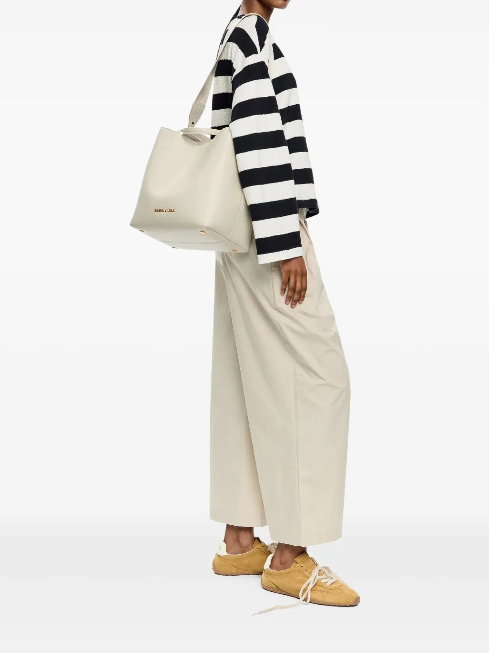 Bimba y Lolalarge Chihuahua shoulder bag