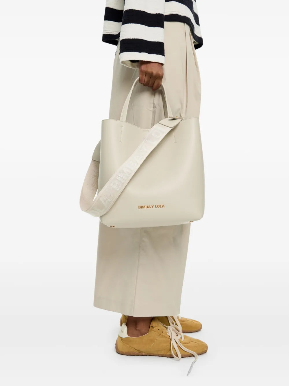 Bimba y Lolalarge Chihuahua shoulder bag