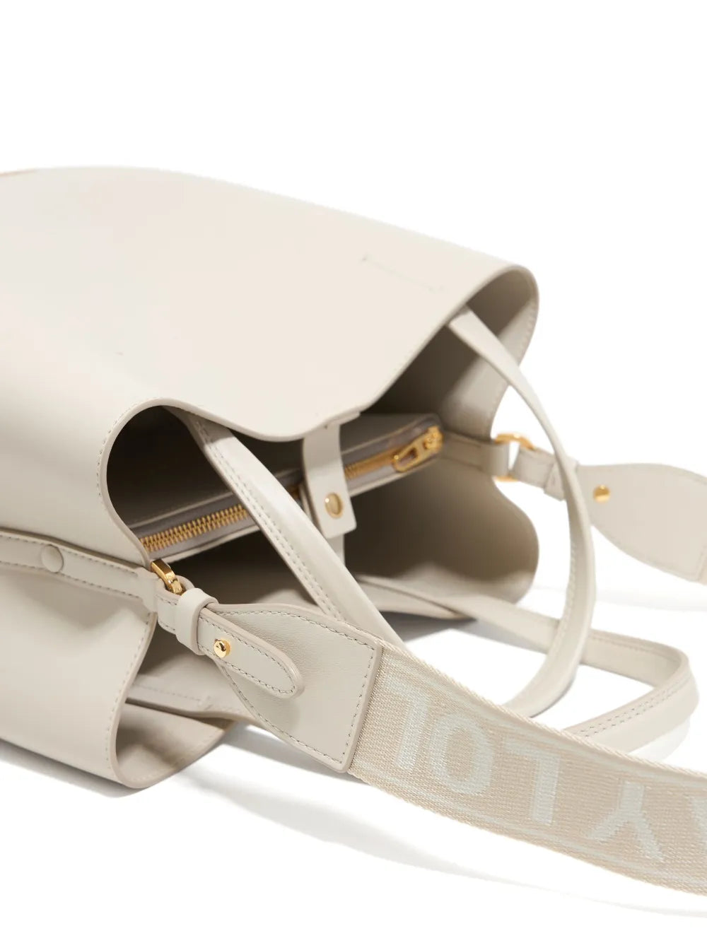 Bimba y Lolalarge Chihuahua shoulder bag