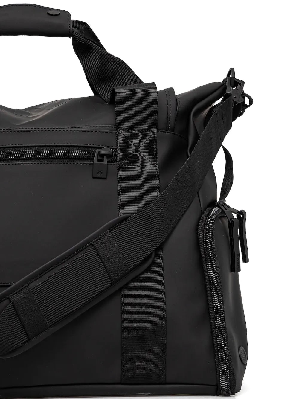 Rainszipped-pocket holdall