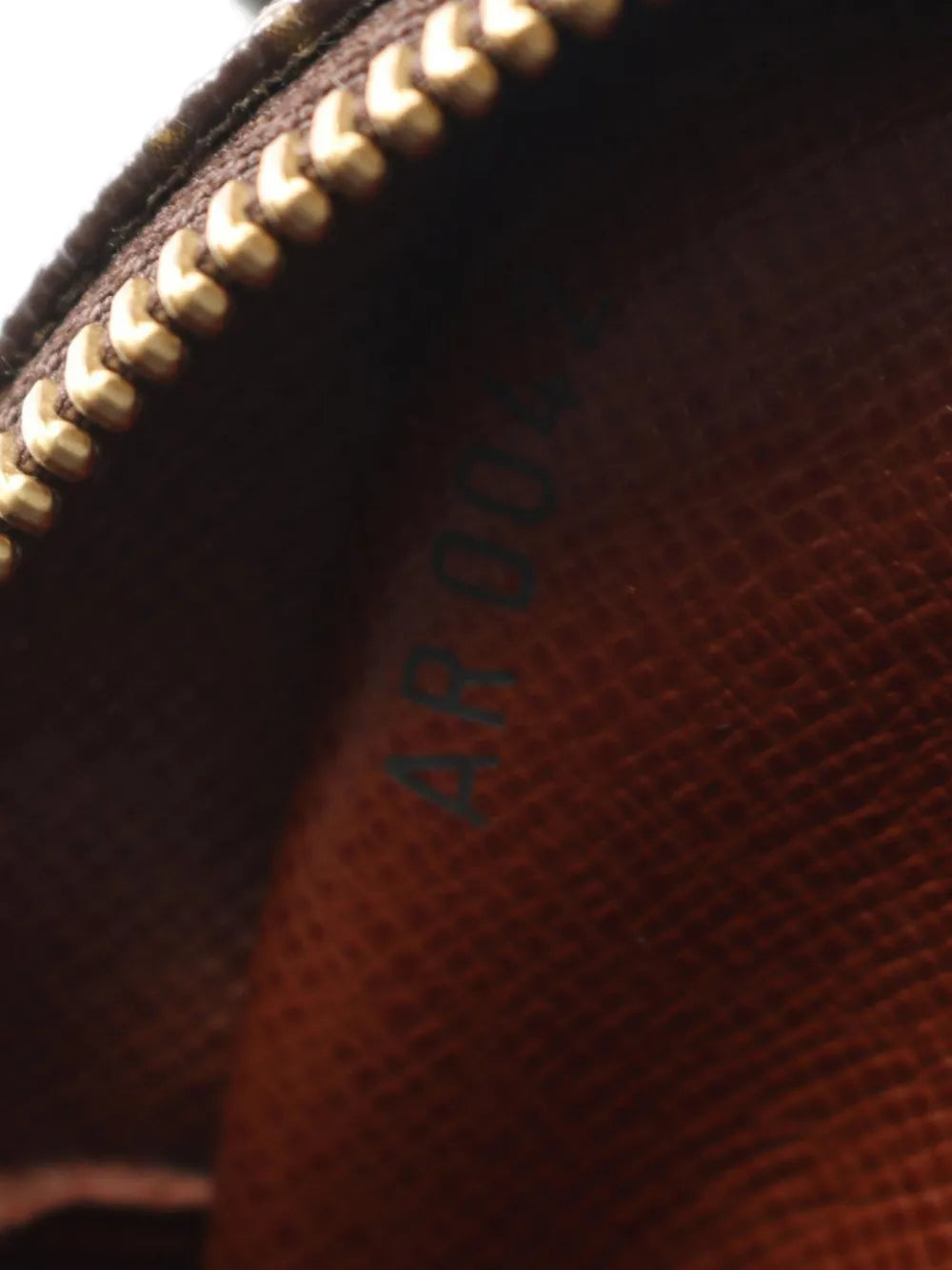 Pre-OwnedLouis Vuitton Pre-Owned2002 Amazon monogram shoulder bag