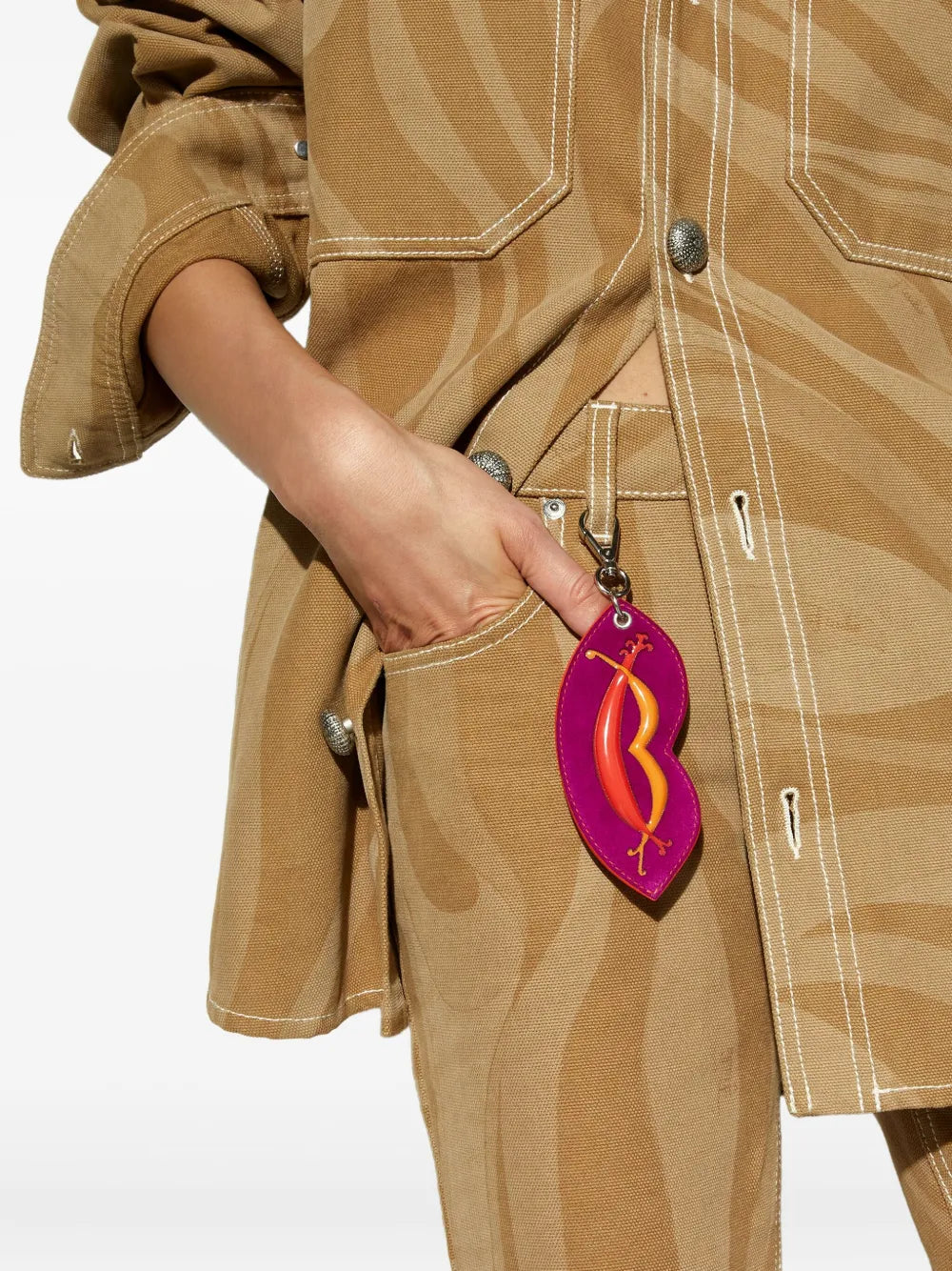 New SeasonPUCCIlip-shaped suede airtag holder