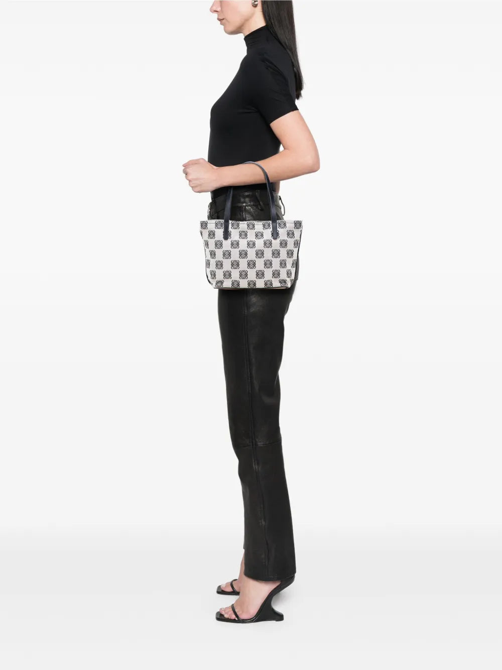 Pre-OwnedLoewe Pre-Owned2009 Anagram Canvas tote bag