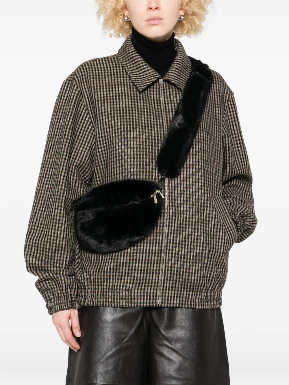 Max & Moilogo-engraved curved bag