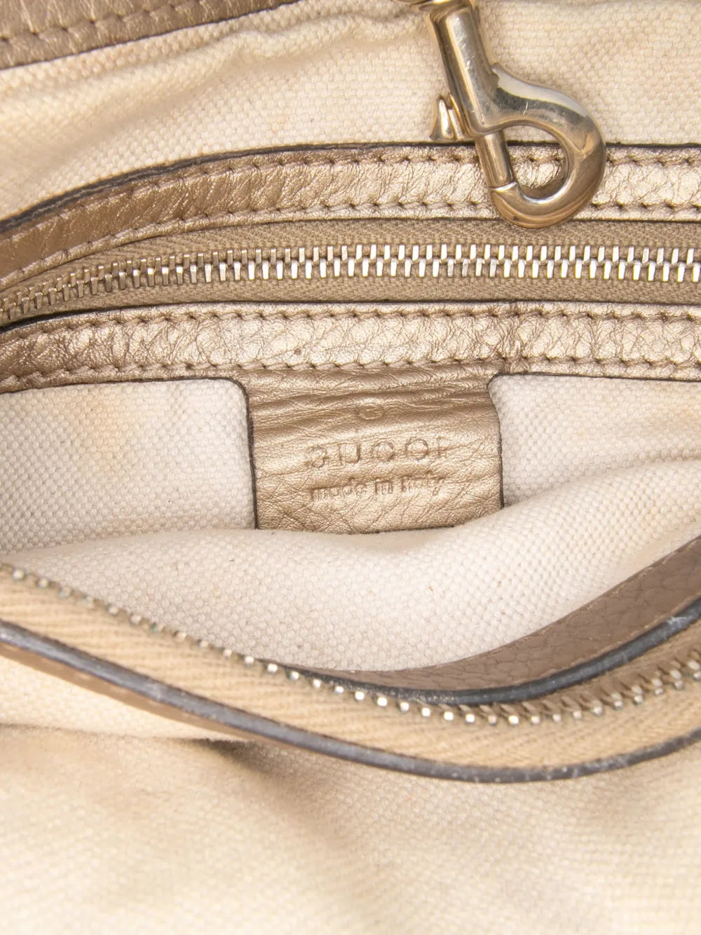 Pre-OwnedGucci Pre-Owned2016-2025 Metallic Grained Leather Bella tote bag