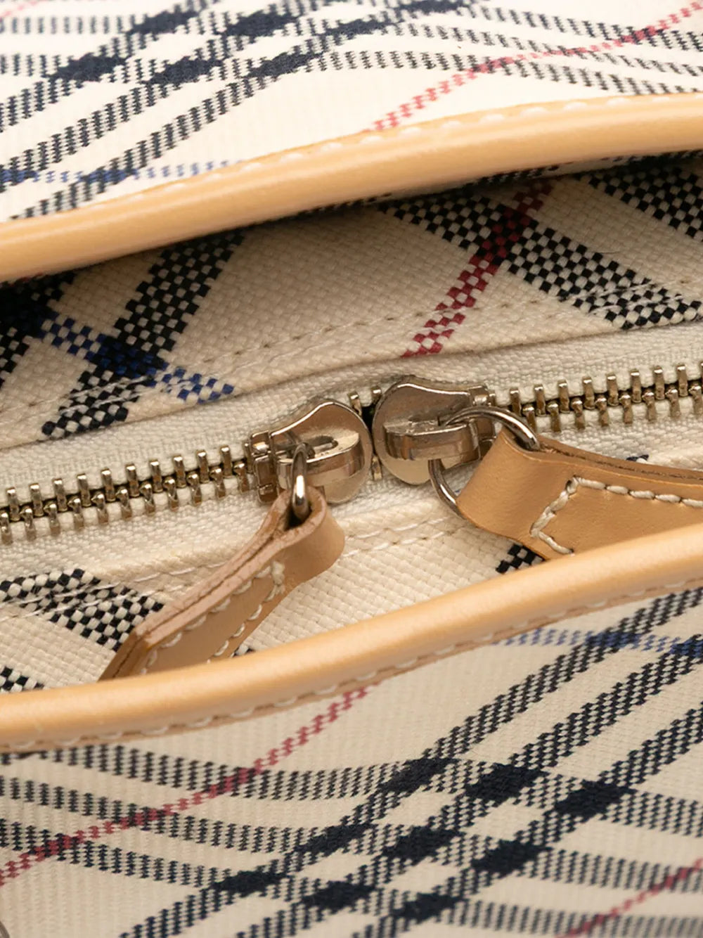 Pre-OwnedBurberry Pre-Owned2000-2017 Nova Check Canvas handbag