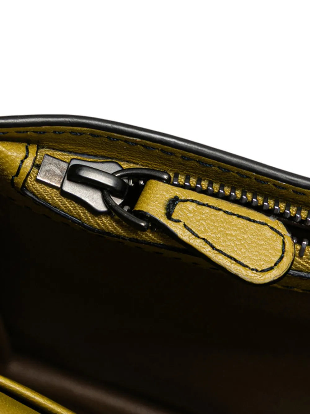 Pre-OwnedBottega Veneta Pre-Owned2012-2025 Nappa Intrecciato Studded Wallet on Chain crossbody bag