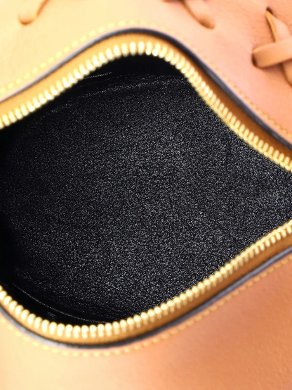 Pre-OwnedLoewe Pre-OwnedElephant Whipstitch Leather Mini crossbody bag
