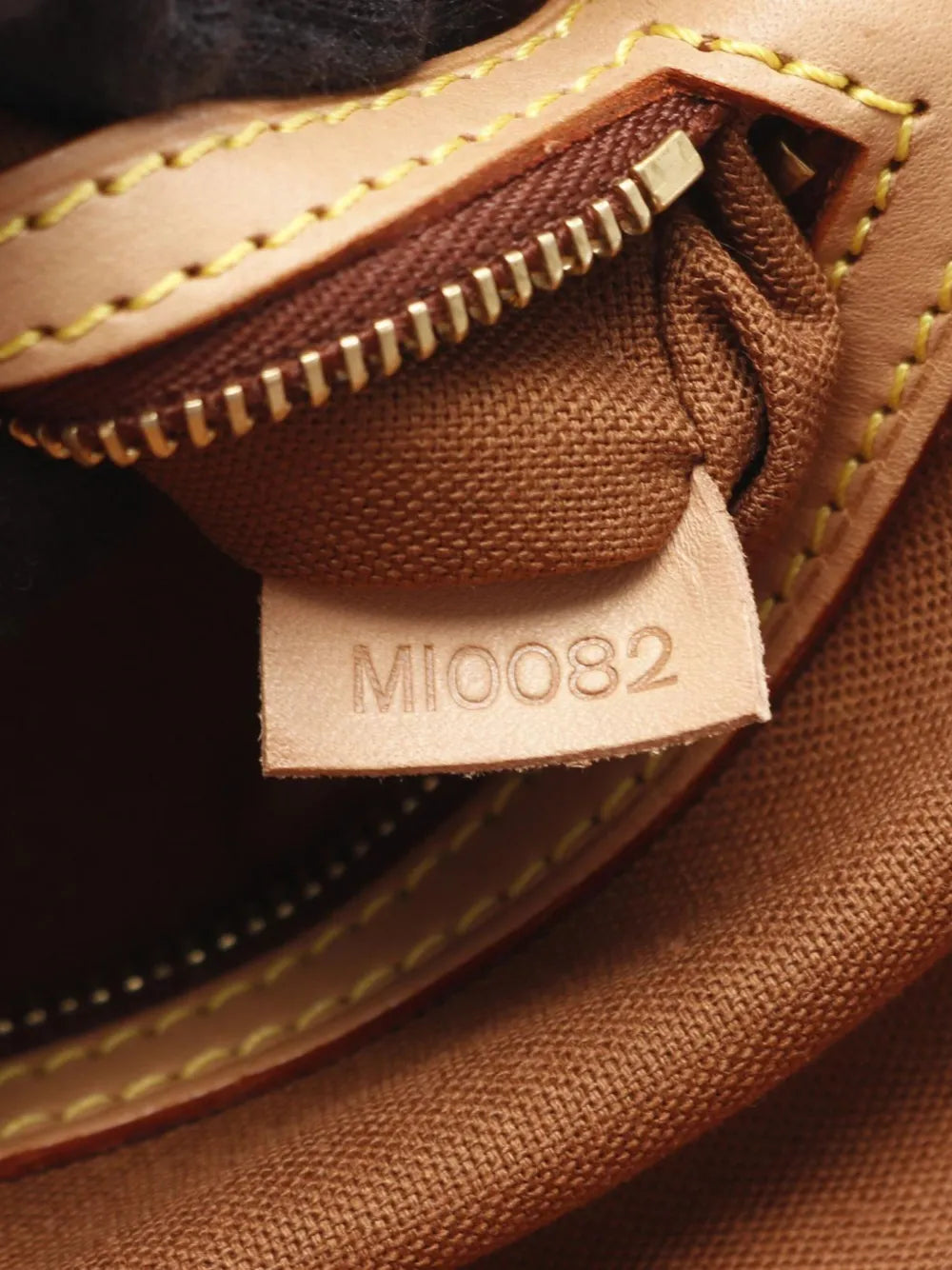 Pre-OwnedLouis Vuitton Pre-Owned2002 Monogram Mini Looping shoulder bag
