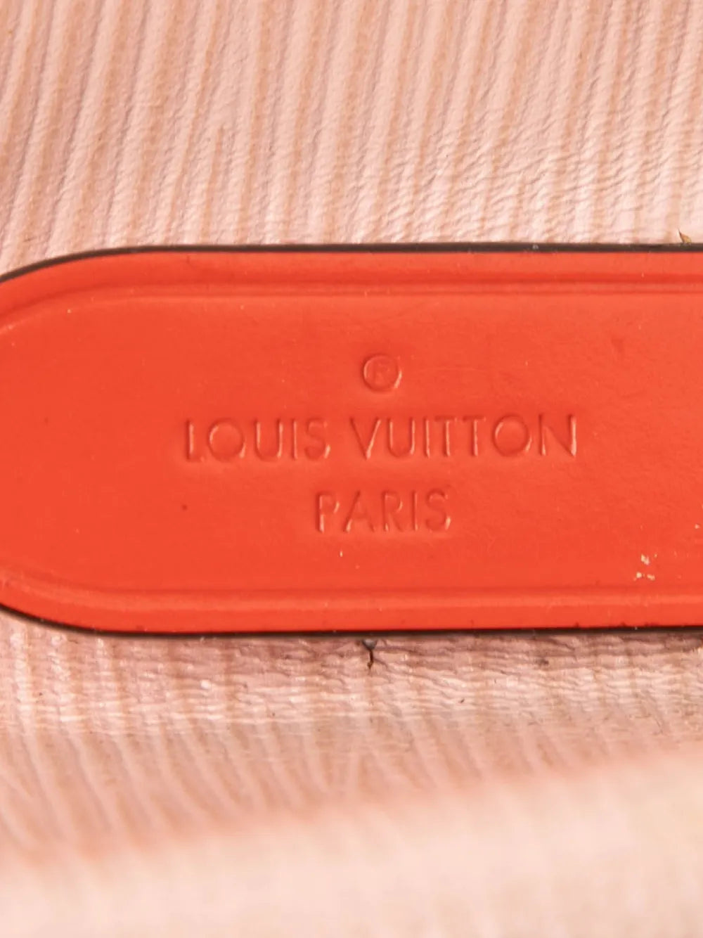 Pre-OwnedLouis Vuitton Pre-Owned2018 Epi Neonoe MM bucket bag