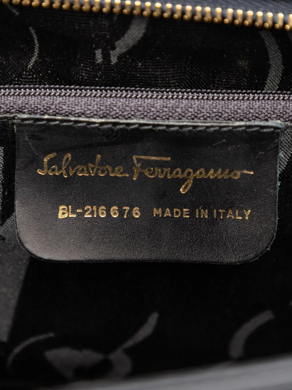 Pre-OwnedFerragamo Pre-Owned2010-2025 Leather Vara Bow shoulder bag